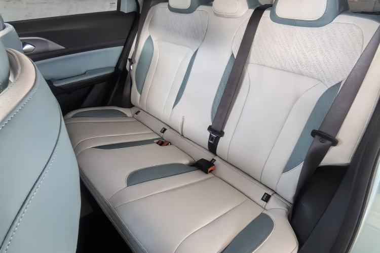 Used Geometry E Firefly 2024 401 km Fluorescent Interior 4