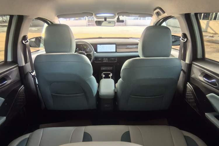 Used Geometry E Firefly 2024 401 km Fluorescent Interior 5