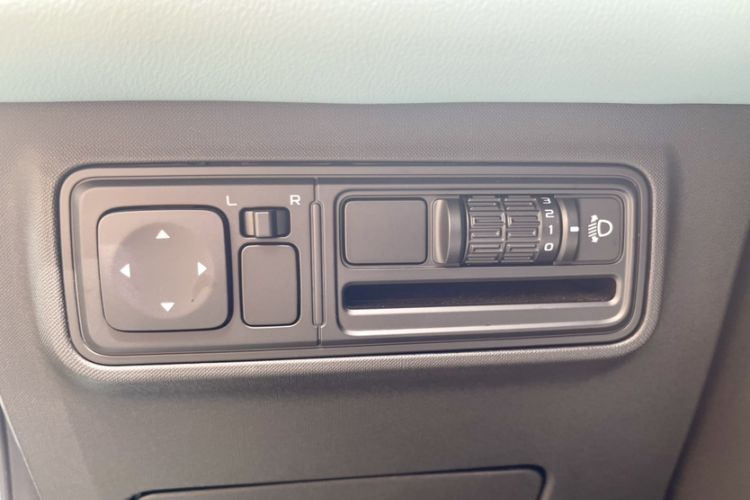 Used Geometry E Firefly 2024 401km Starlight Interior 5