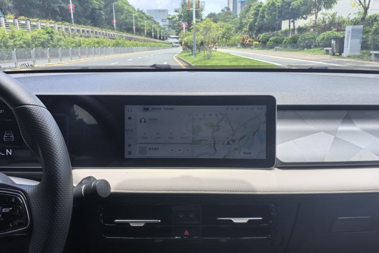 Used Geometry E Firefly 2024 301km Flowing Light Interior 6