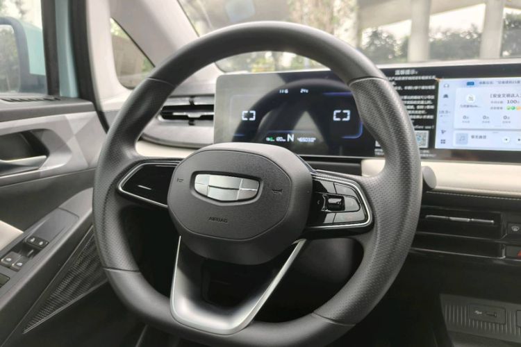 Used Geometry E Firefly 2024 301km Flowing Light Interior 6