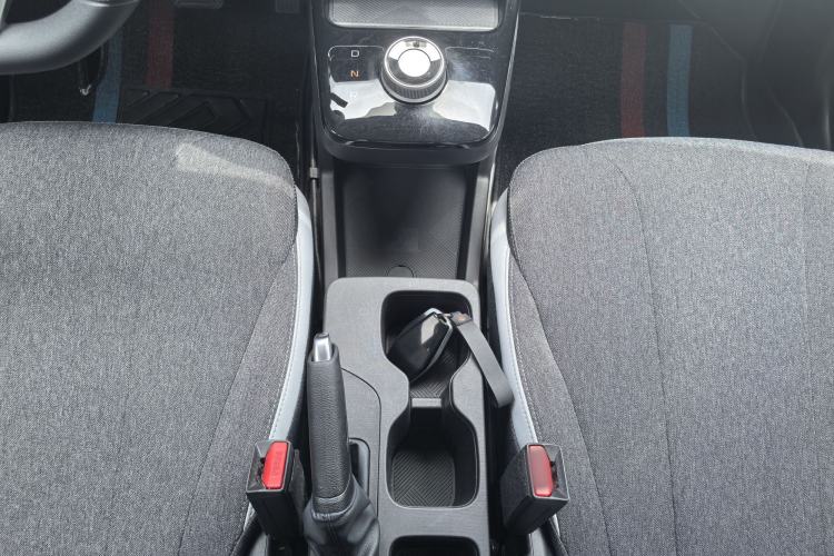 Used Geometry E Firefly 2024 301km Flowing Light Interior 7
