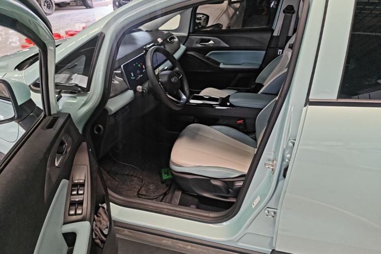 Used Geometry E Firefly 2024 301km Starlight Left Front Seat