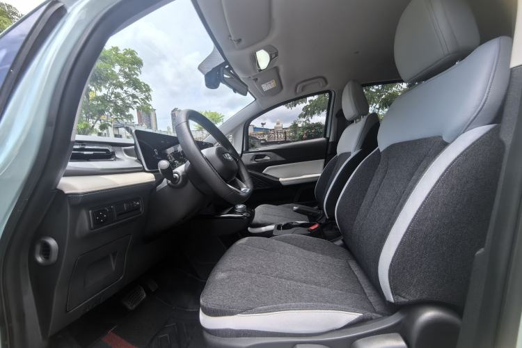 Used Geometry E Firefly 2024 301km Flowing Light Left Front Seat
