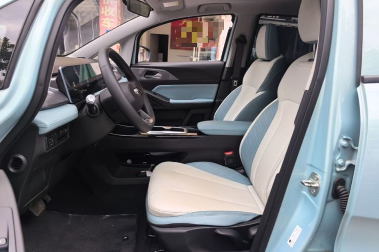 Used Geometry E Firefly 2024 301km Starlight Left Front Seat