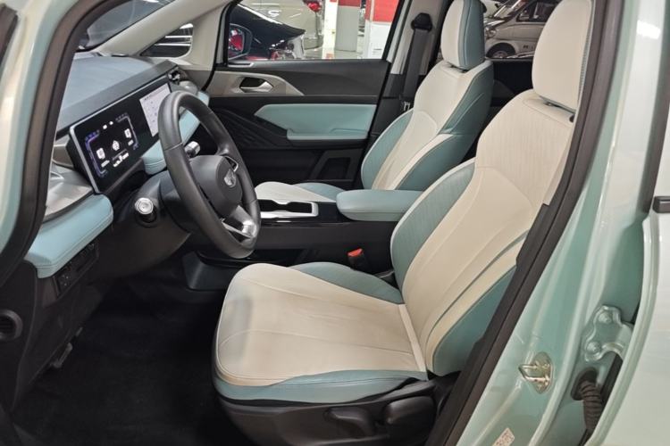 Used Geometry E Firefly 2024 301km Starlight Left Front Seat