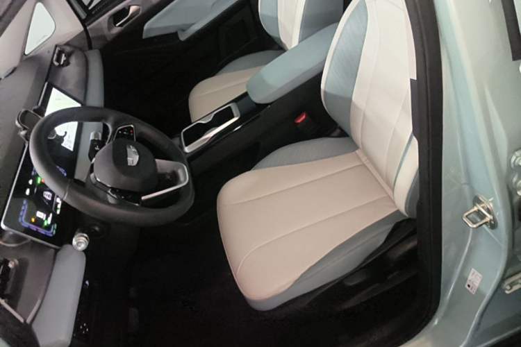 Used Geometry E Firefly 2024 301km Starlight Left Front Seat