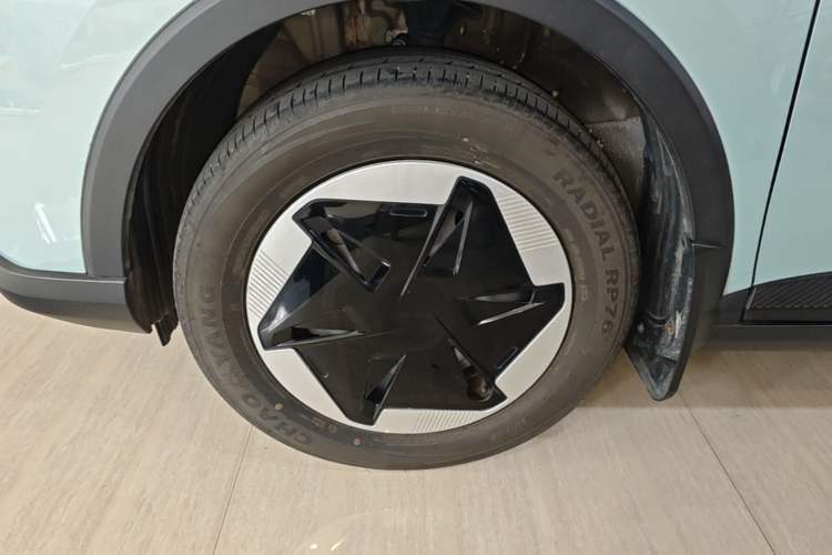 Used Geometry E Firefly 2024 301km Starlight Left Front Wheel Hub
