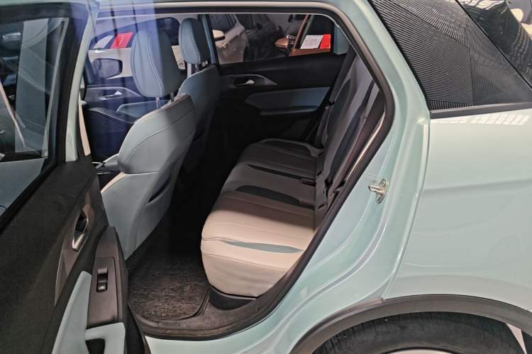 Used Geometry E Firefly 2024 301km Starlight Left Rear Seat