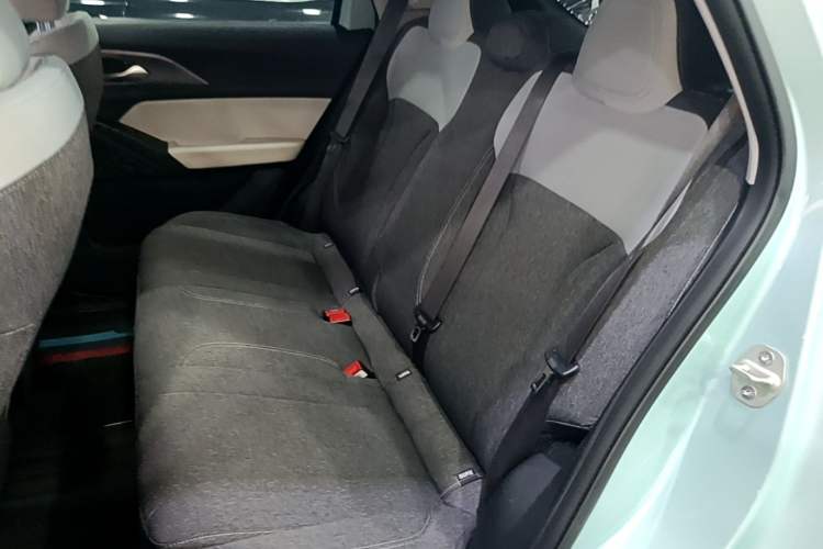 Used Geometry E Firefly 2024 301km Flowing Light Left Rear Seat