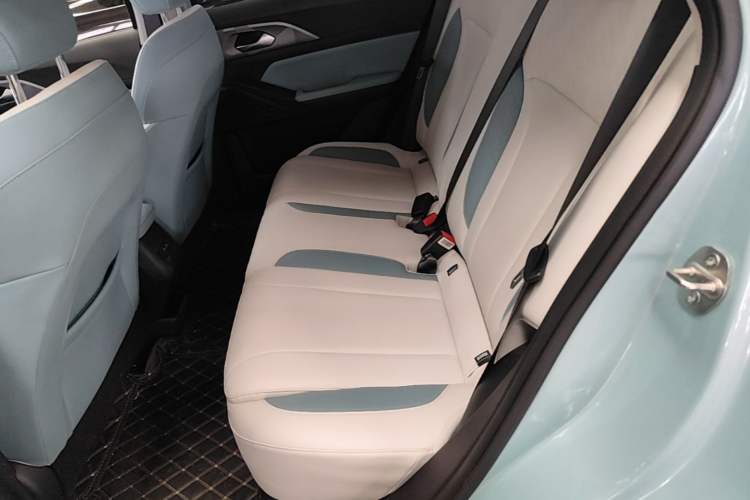 Used Geometry E Firefly 2024 401km Starlight Left Rear Seat