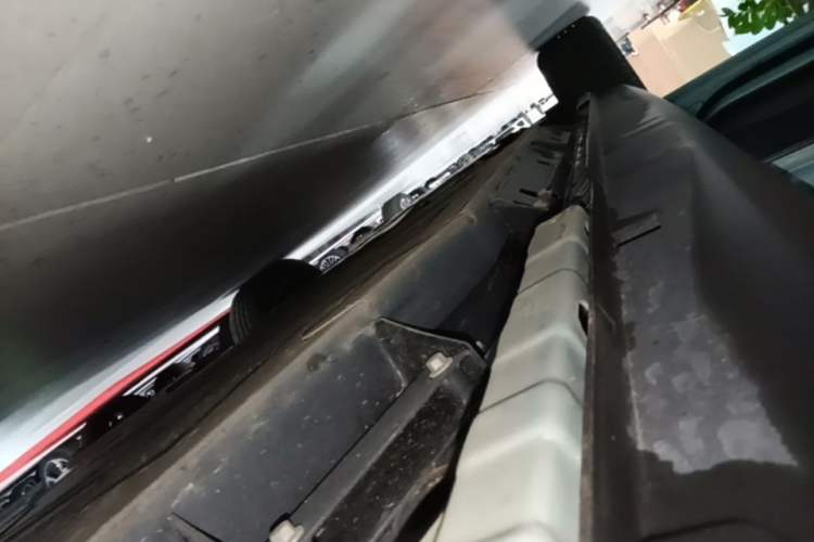 Used Geometry E Firefly 2024 401km Starlight Left Side Sill