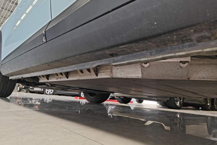 Used Geometry E Firefly 2024 301km Starlight Left Side Sill