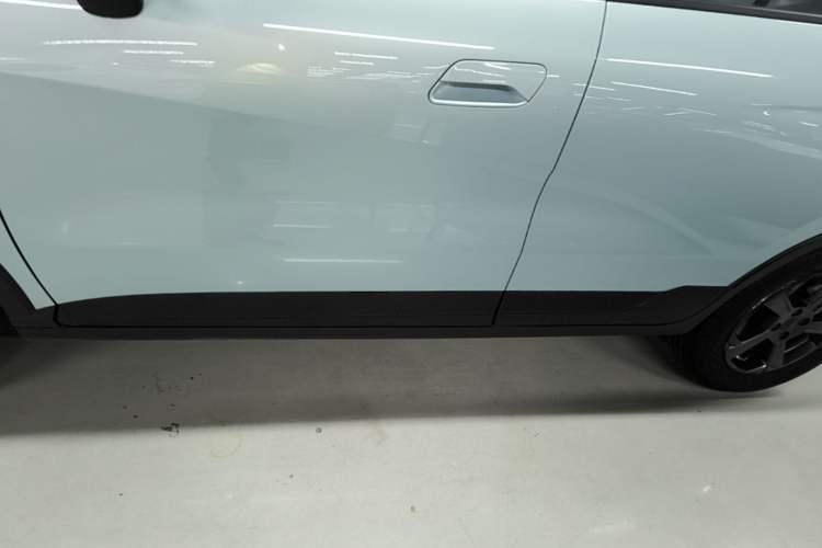 Used Geometry E Firefly 2024 401 km Fluorescent Left Side Sill