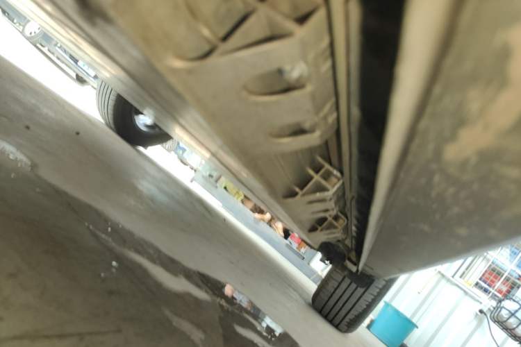 Used Geometry E Firefly 2024 401 km Fluorescent Left Side Sill