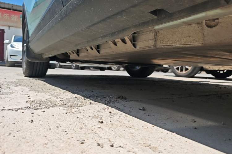 Used Geometry E Firefly 2024 301km Starlight Left Side Sill