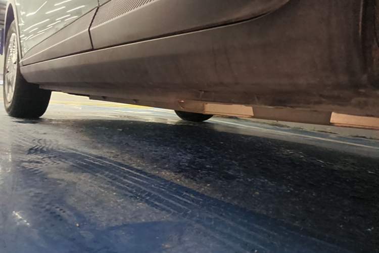 Used Geometry E Firefly 2024 301km Starlight Left Side Sill