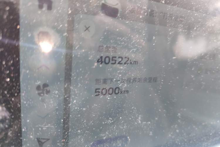 Used Geometry E Firefly 2024 401 km Fluorescent Odometer Close Up