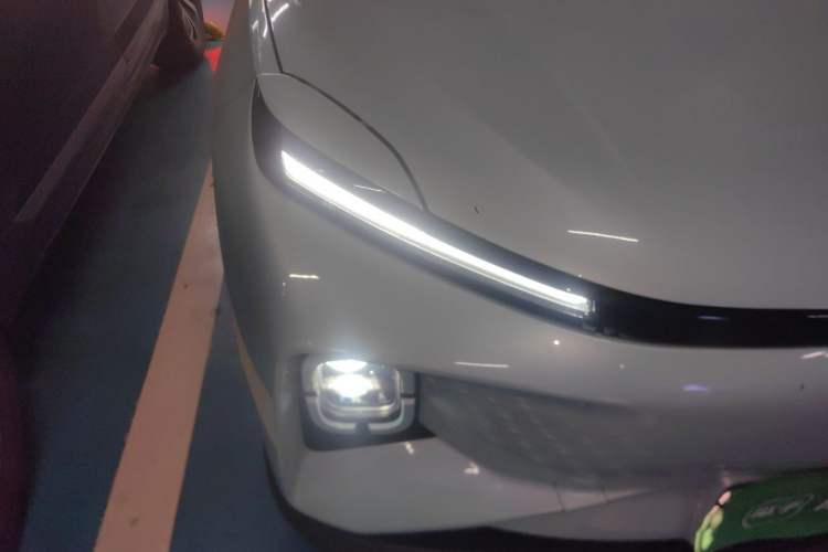 Used Geometry E Firefly 2024 301km Starlight Right Front Headlight