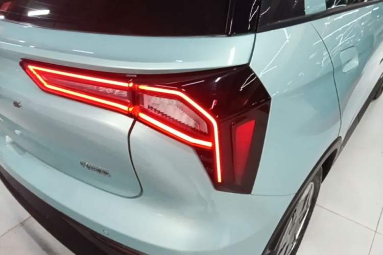 Used Geometry E Firefly 2024 401km Starlight Right Rear Taillight