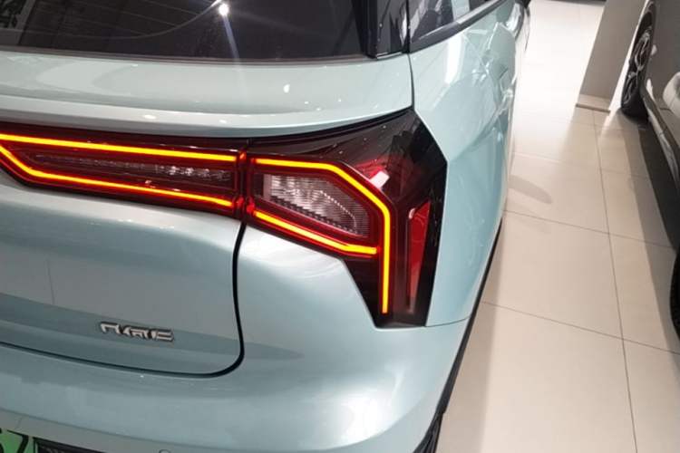 Used Geometry E Firefly 2024 301km Starlight Right Rear Taillight