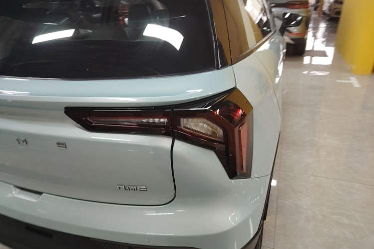 Used Geometry E Firefly 2024 401km Starlight Right Rear Taillight