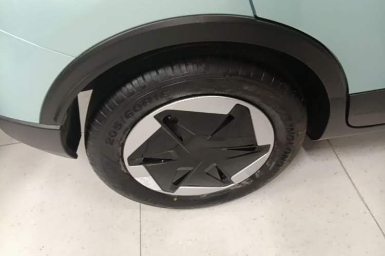 Used Geometry E Firefly 2024 401km Starlight Right Rear Wheel Hub