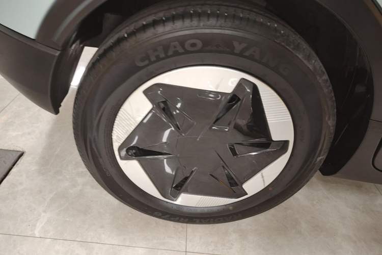 Used Geometry E Firefly 2024 401km Starlight Right Rear Wheel Hub