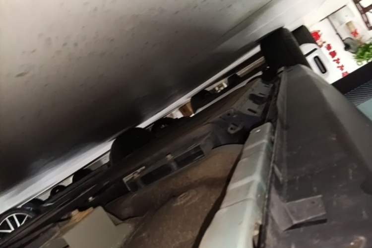 Used Geometry E Firefly 2024 401km Starlight Right Side Sill