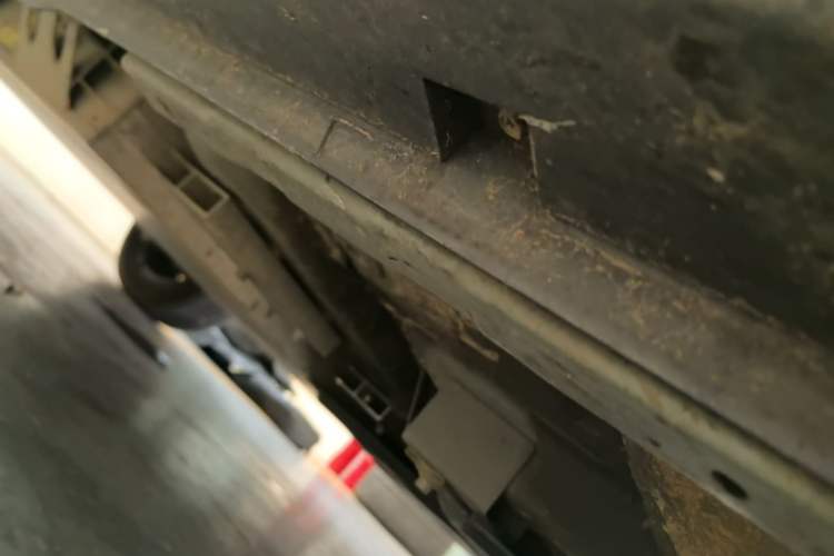 Used Geometry E Firefly 2024 301km Flowing Light Right Side Sill