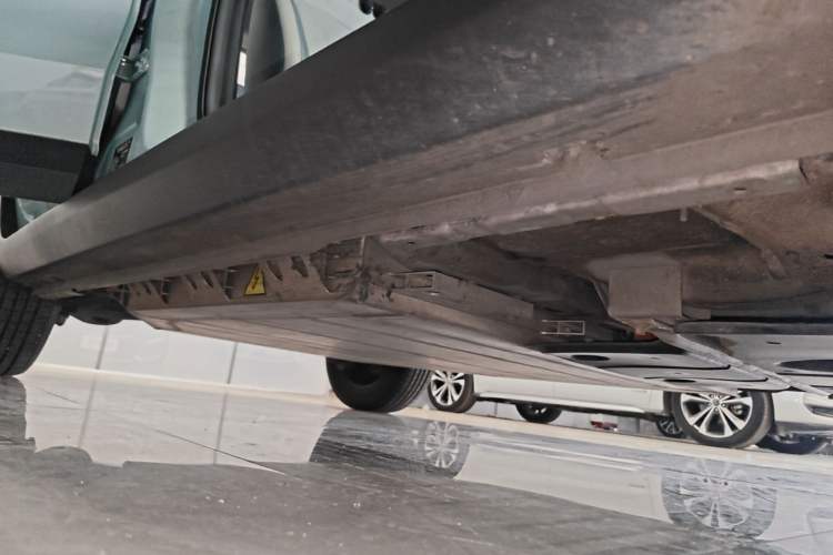 Used Geometry E Firefly 2024 301km Starlight Right Side Sill