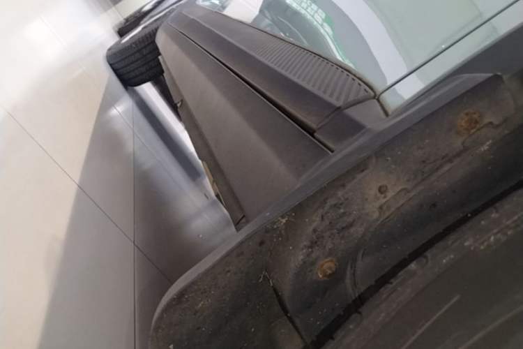 Used Geometry E Firefly 2024 301km Starlight Right Side Sill