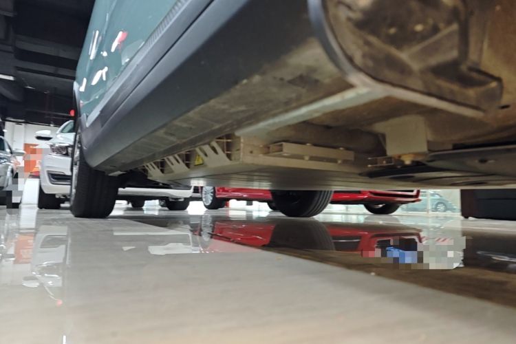 Used Geometry E Firefly 2024 301km Starlight Right Side Sill