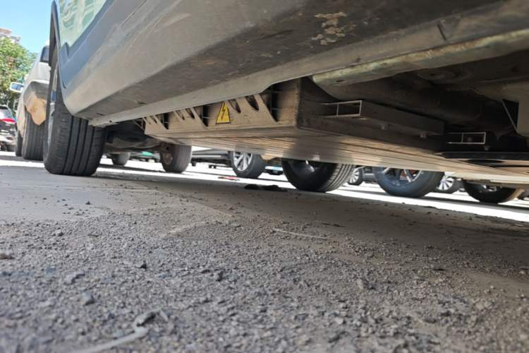 Used Geometry E Firefly 2024 301km Starlight Right Side Sill