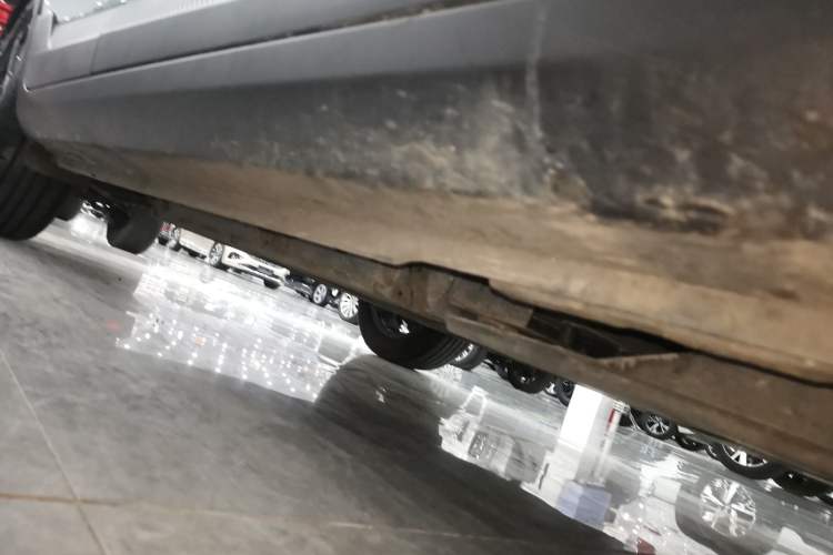 Used Geometry E Firefly 2024 401 km Fluorescent Right Side Sill