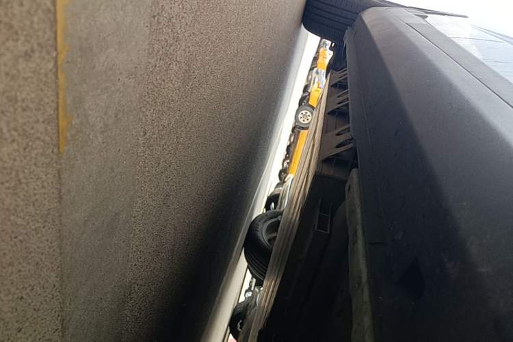 Used Geometry E Firefly 2024 301km Starlight Right Side Sill