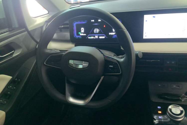 Used Geometry E Firefly 2024 301km Flowing Light Steering Wheel