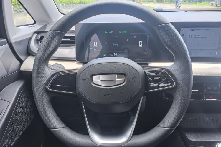 Used Geometry E Firefly 2024 301km Flowing Light Steering Wheel