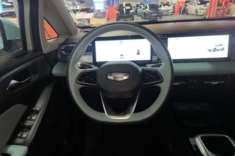 Used Geometry E Firefly 2024 401 km Fluorescent Steering Wheel