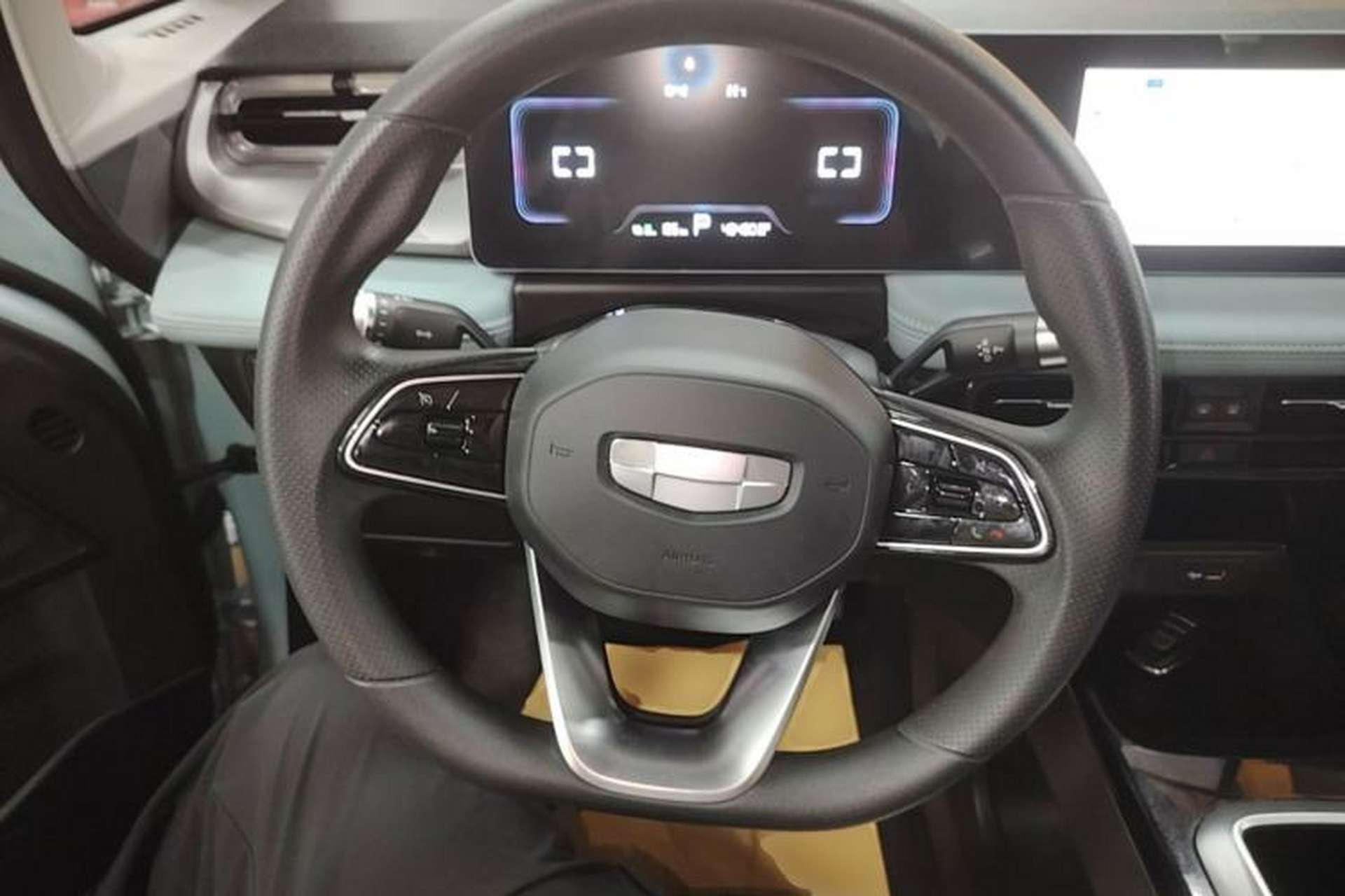 Used Geometry E Firefly 2024 401km Starlight Steering Wheel