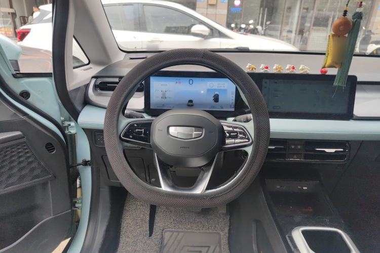 Used Geometry E Firefly 2024 401 km Fluorescent Steering Wheel