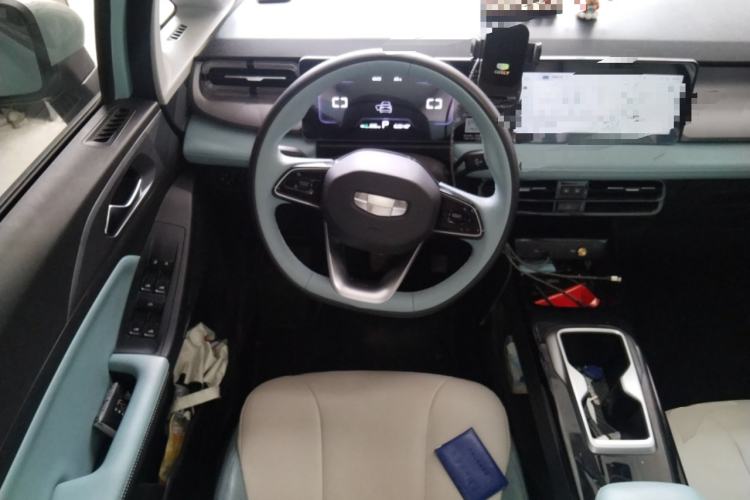 Used Geometry E Firefly 2024 401 km Fluorescent Steering Wheel