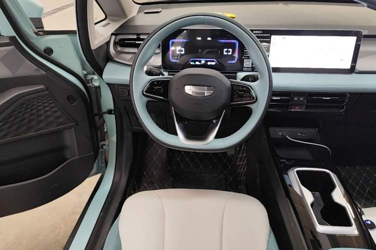 Used Geometry E Firefly 2024 401km Starlight Steering Wheel