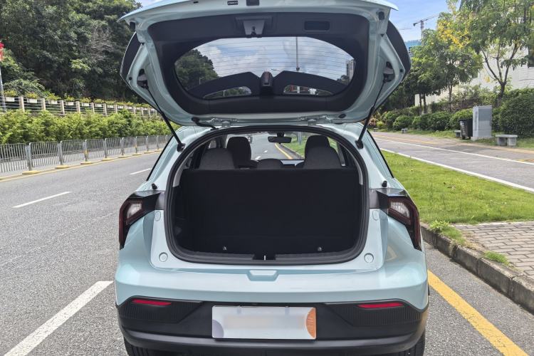 Used Geometry E Firefly 2024 301km Flowing Light Trunk