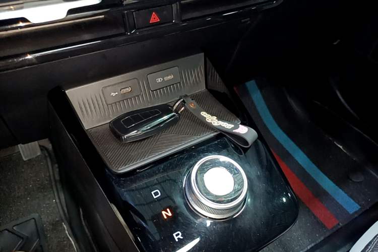 Used Geometry E Firefly 2024 301km Flowing Light Vehicle Key