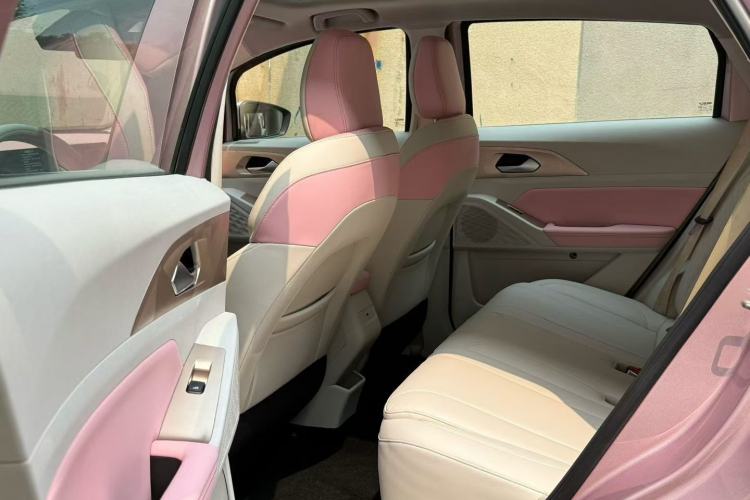 Used Geometry E Firefly 2024 401 km Fluorescent Interior 2