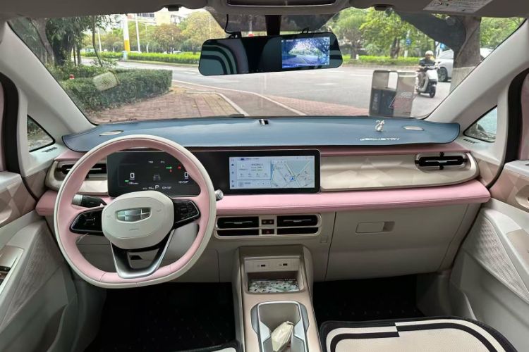 Used Geometry E Firefly 2024 301km Starlight Interior 2