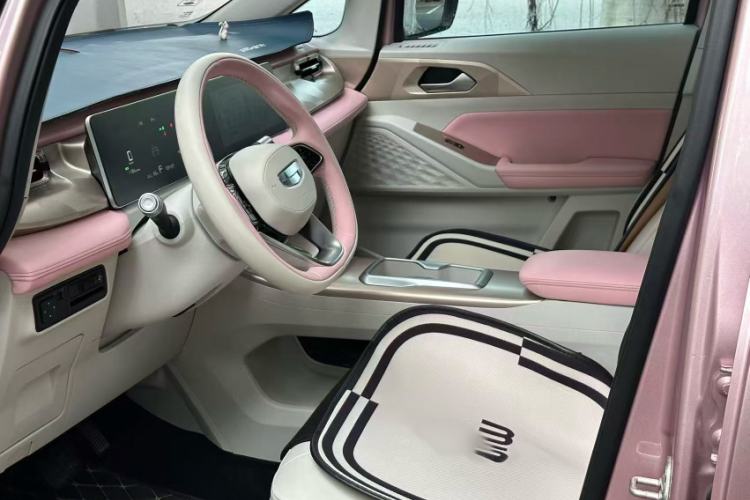 Used Geometry E Firefly 2024 301km Starlight Interior 5