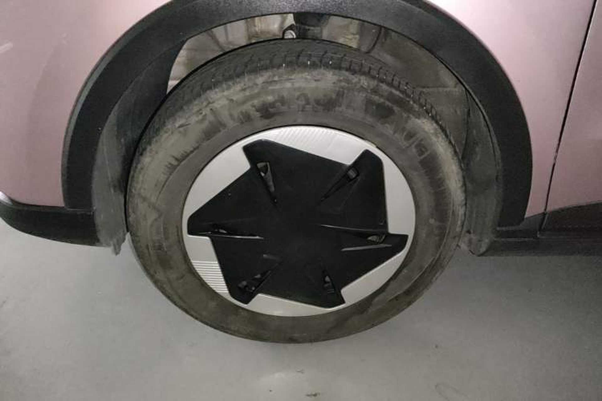 Used Geometry E Firefly 2024 301km Starlight Left Front Wheel Hub