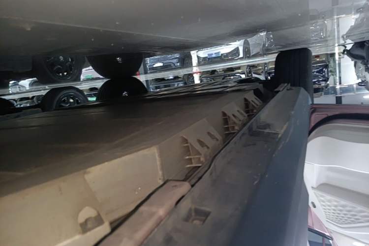 Used Geometry E Firefly 2024 401 km Fluorescent Left Side Sill